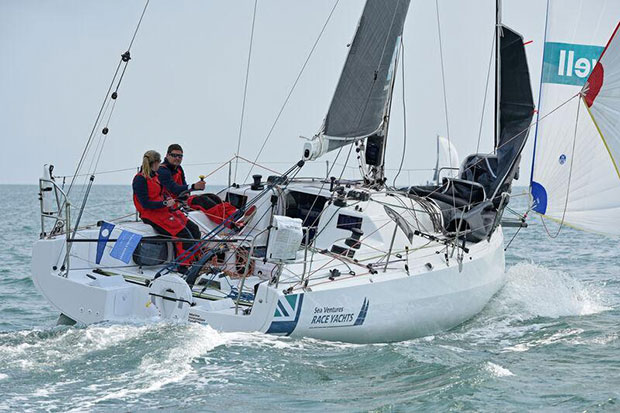 Team Bomby/Robertson: Henry Bomby and Shirley Robertson on Sun Fast 3300 Swell in the Rolex Fastnet Race © Paul Wyeth / pwpictures.com