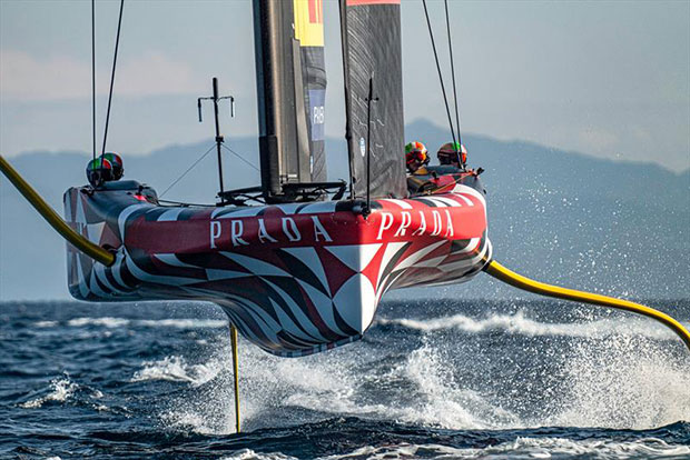 Close pass - Luna Rossa Prada Pirelli - LEQ12 - January 27, 2023 - Cagliari - photo © Ivo Rovira / America'sCup