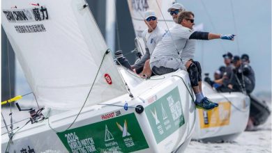 Williams leads Egnot-Johnson into the weather mark. Left - Williams (GBR) Pindar by Manuport Logistics with crew Jon Gundersen, Richard Sydenham, and Gerry Mitchell. Right - Egnot-Johnson (NZL) KNOTS Racing with crew Jack Frewin, Zak Merton, & Chris Main - photo © Ian Roman / WMRT